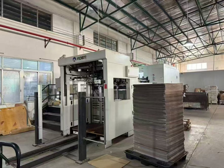 Die cutting AOER AEM-1500S