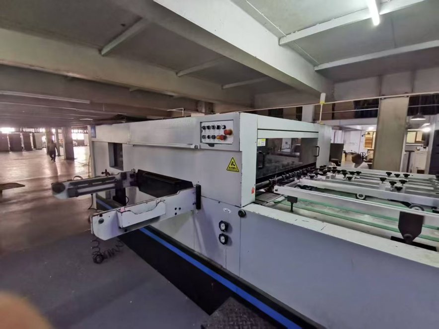 Die cutting DAYUAN MHC-1300E