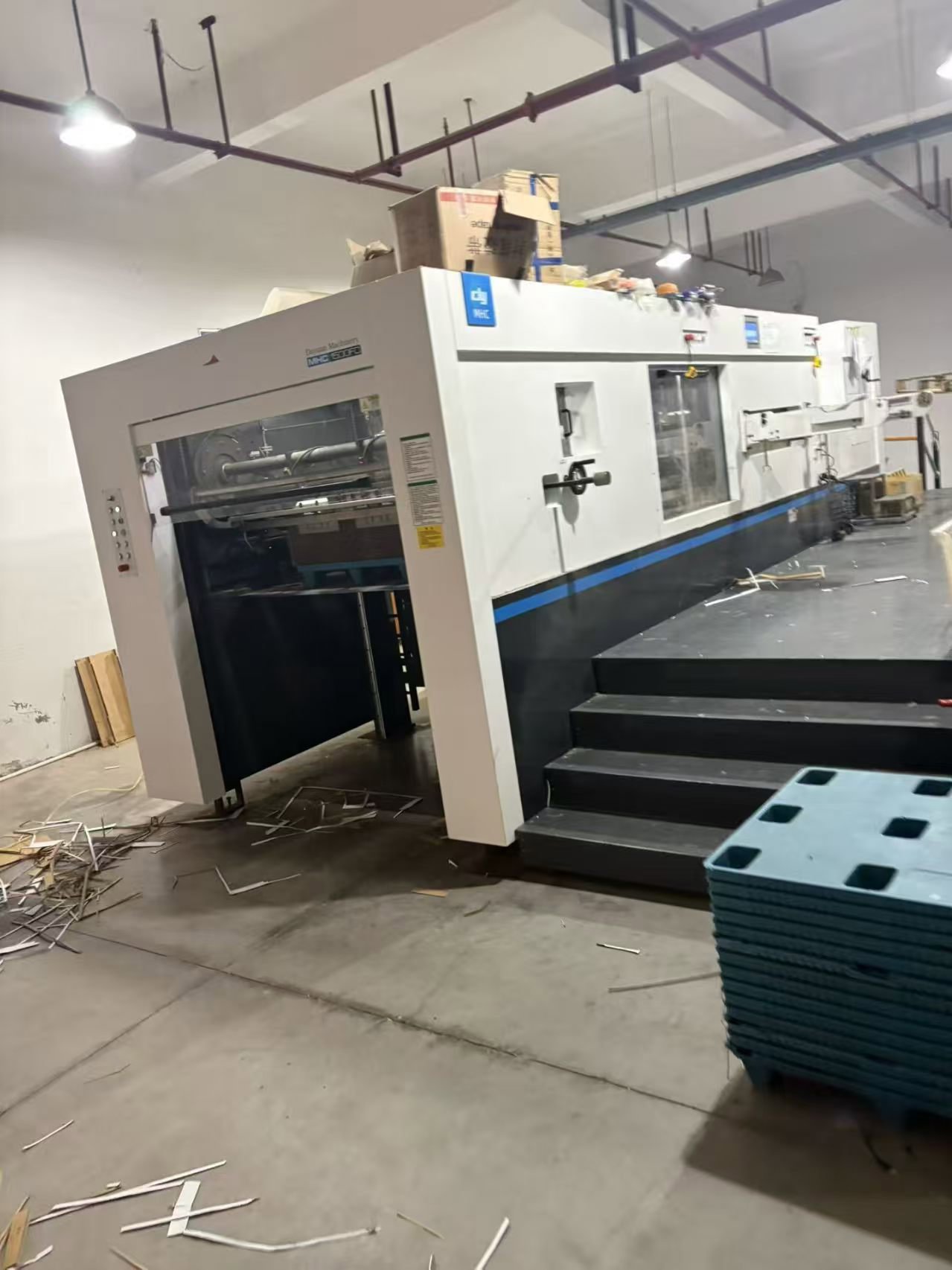 Die cutting DAYUAN MHC-1500FC
