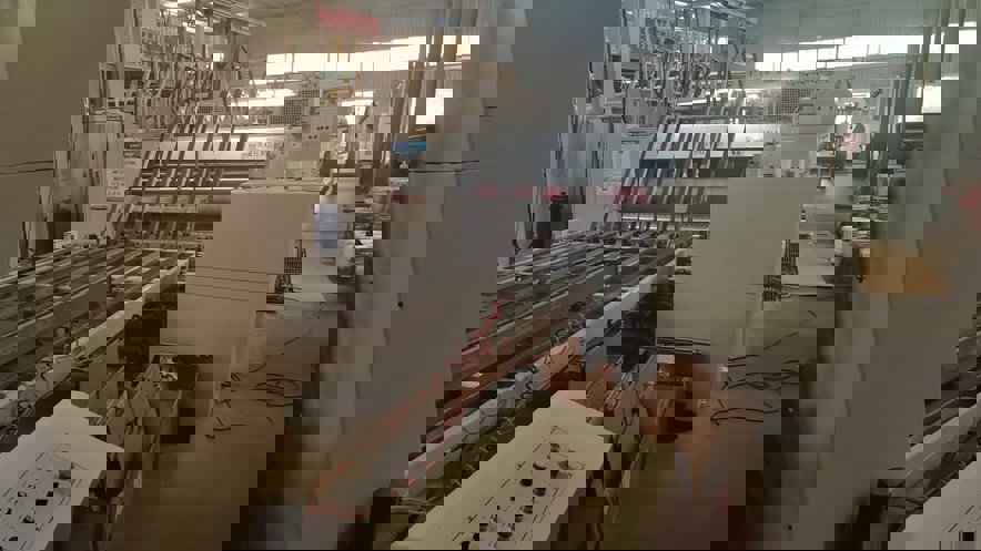 Die cutting Dongguan Jiufeng 1224 (vacuum suction) three-color groove die-cutting + stacking