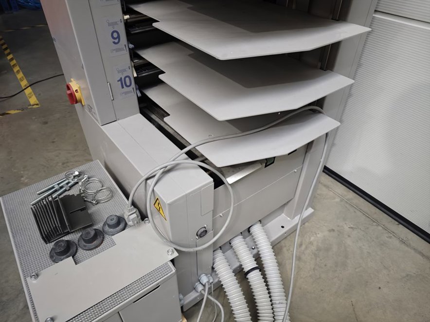 Gathering and collating Horizon VAC-100a