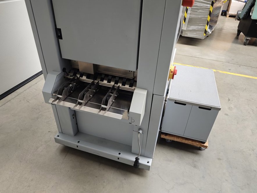 Gathering and collating Horizon VAC-60Hc