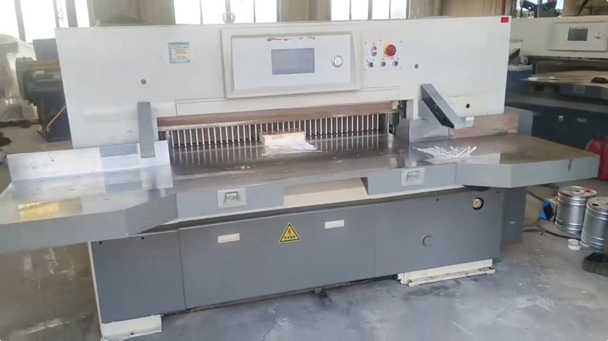 Paper/Sheet Cutting Machines  DAI`S 1300