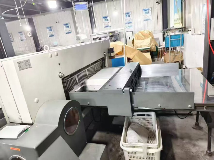 Paper/Sheet Cutting Machines  DAI`S 1300
