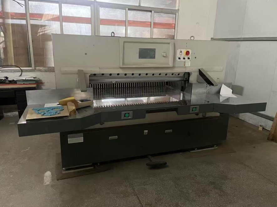 Paper/Sheet Cutting Machines DAI`S 137