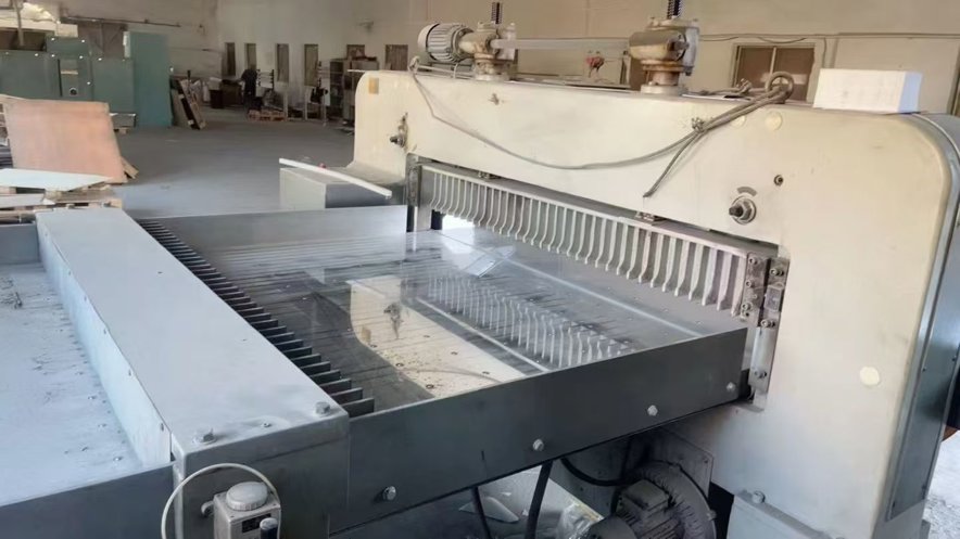 Paper/Sheet Cutting Machines  DAI`S 1620