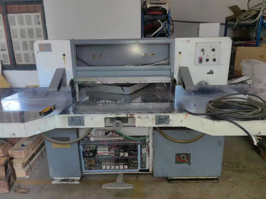 Paper/Sheet Cutting Machines DAI`S 920