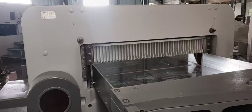 Paper/Sheet Cutting Machines  DAI`S QZK1370M7