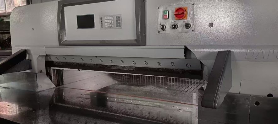 Paper/Sheet Cutting Machines  DAI`S QZK1370M7