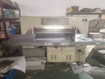 Paper/Sheet Cutting Machines Polar 1300