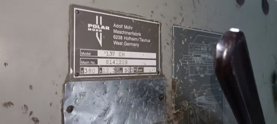 Paper/Sheet Cutting Machines Polar 137 EM