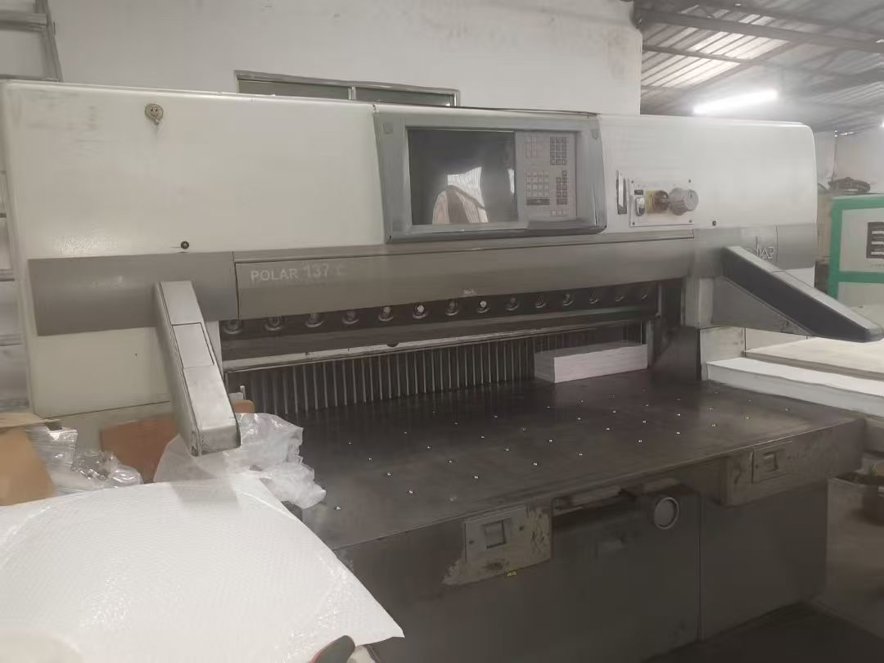Paper/Sheet Cutting Machines Polar 137