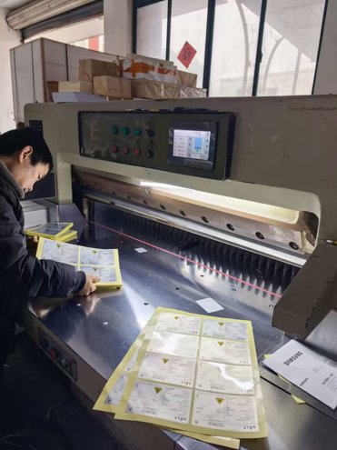 Paper/Sheet Cutting Machines SHENWEIDA 1300