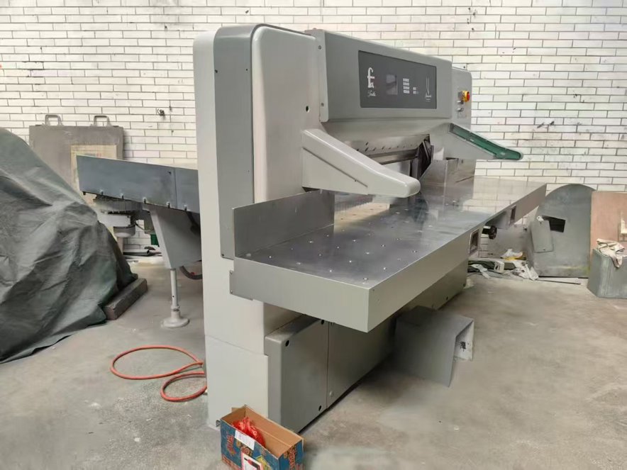 Paper/Sheet Cutting Machines SHENWEIDA 137