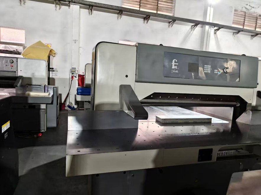 Paper/Sheet Cutting Machines SHENWEIDA 1370