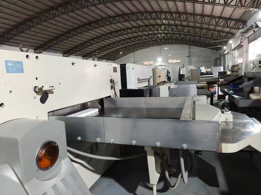 Paper/Sheet Cutting Machines SHENWEIDA 1370