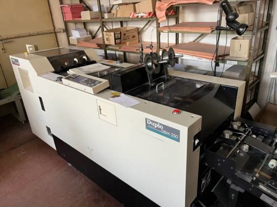 Booklet machines Duplo DC 10000S