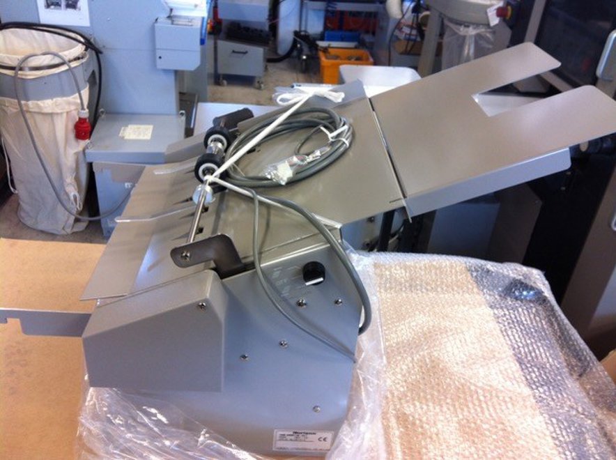 Gathering and collating Horizon HMU-100